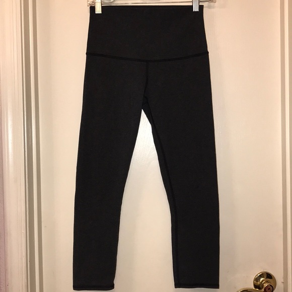 lululemon athletica Pants - Lululemon Wunder Under Crop (Roll Down) sz 6